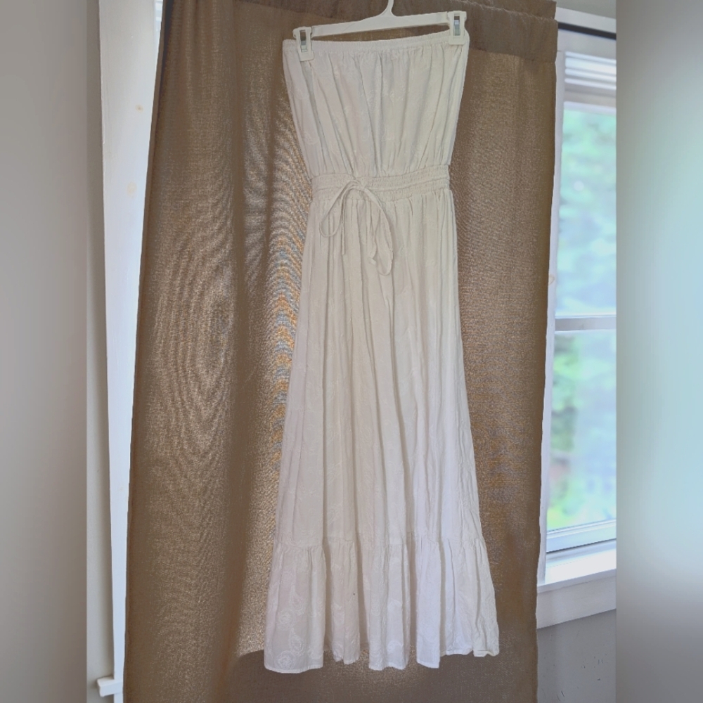 Plum Pretty Sugar White Strapless Maxi Dress